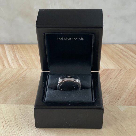 Vintage Hot Diamonds Square Shaped Silver Ring with Diamond - Picture 2 of 7